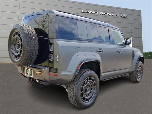 2025 Land Rover Defender P635 OCTA Edition One