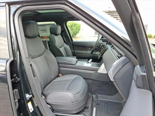 2025 Land Rover Range Rover P550e SE
