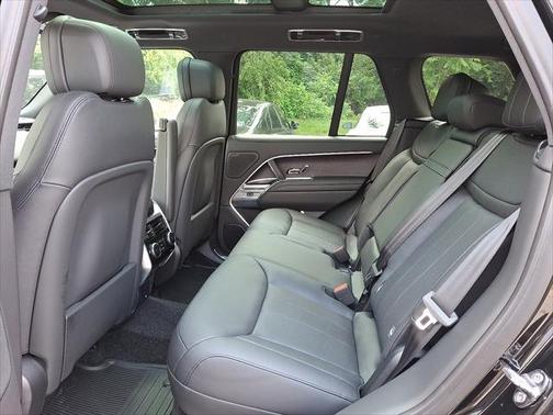 2025 Land Rover Range Rover P550e SE