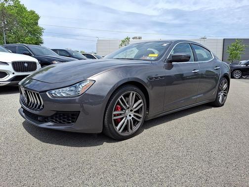 Champagne Metallescent - CHM 2018 Maserati Ghibli S Q4