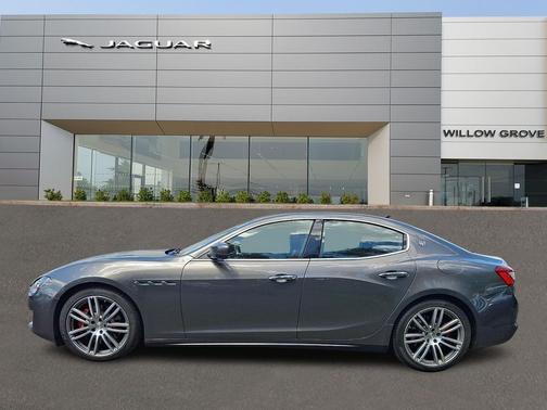 Champagne Metallescent - CHM 2018 Maserati Ghibli S Q4