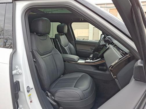 2025 Land Rover Range Rover Sport SE