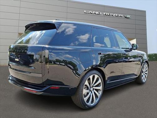 2025 Land Rover Range Rover P400 SE