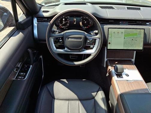 2025 Land Rover Range Rover P400 SE