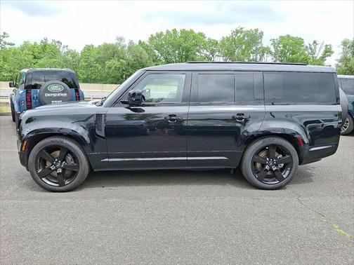 2025 Land Rover Defender 130 P400 X-Dynamic SE