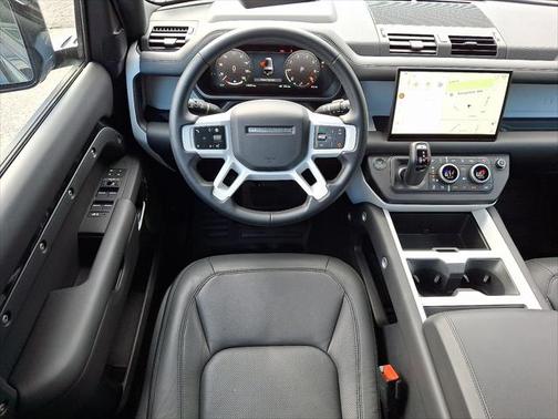 2025 Land Rover Defender 130 P400 X-Dynamic SE