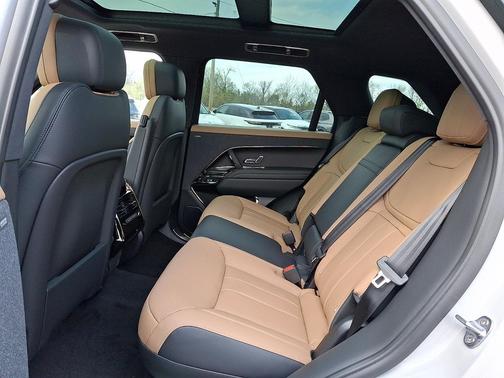 2026 Land Rover Range Rover Sport SE