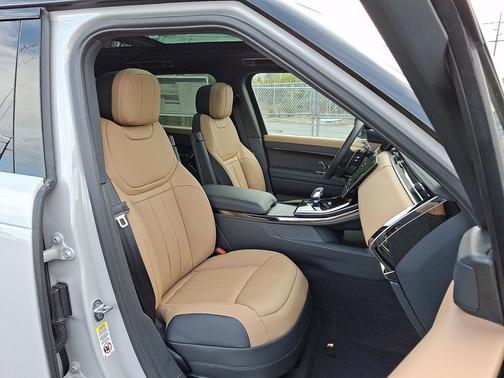 2026 Land Rover Range Rover Sport SE