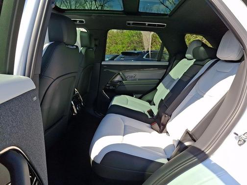 Fuji White 2025 Land Rover Range Rover Sport SE