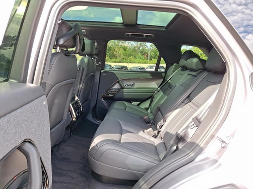 2025 Land Rover Range Rover Sport SE
