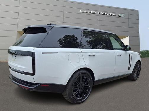 Fuji White 2026 Land Rover Range Rover P400 SE 7 Seat