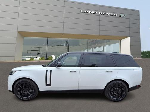 Fuji White 2026 Land Rover Range Rover P400 SE 7 Seat