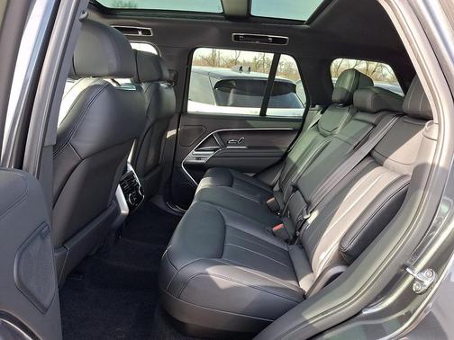 Carpathian Grey Premium Metallic 2025 Land Rover Range Rover P530 SE