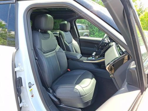 Fuji White - 1AA 2024 Land Rover Range Rover Sport SE