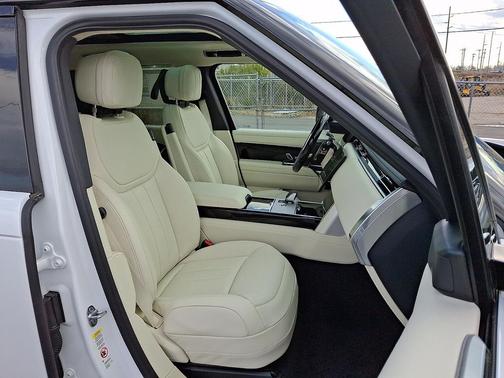 Ostuni Pearl Wht Prem Met 2026 Land Rover Range Rover P400 SE