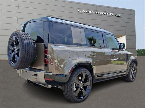 2025 Land Rover Defender 110 P400 X-Dynamic SE