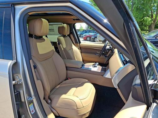 Batumi Gold Premium Metallic 2026 Land Rover Range Rover P400 SE