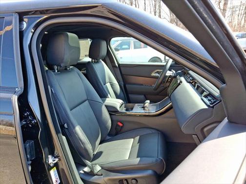 2026 Land Rover Range Rover Velar P250 SE R-Dynamic