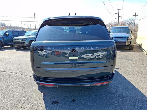 British Racing Green SV Bespoke Ultra Met Gloss - 1DQ 2026 Land Rover Range Rover P550e SE