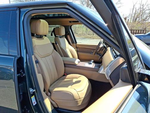 British Racing Green SV Bespoke Ultra Met Gloss - 1DQ 2026 Land Rover Range Rover P550e SE