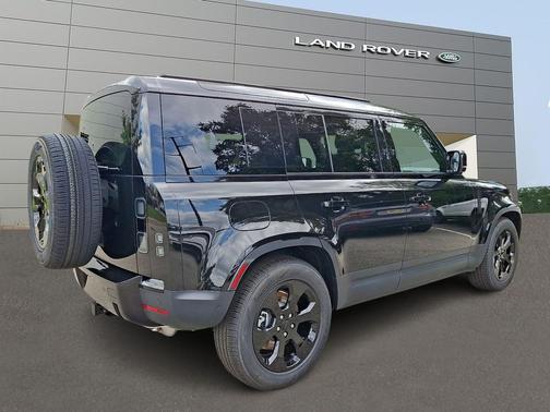 Santorini Black Metallic 2026 Land Rover Defender P300 S