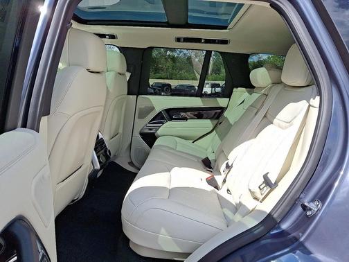 2025 Land Rover Range Rover P550e SE