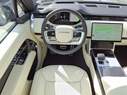 2025 Land Rover Range Rover P550e SE