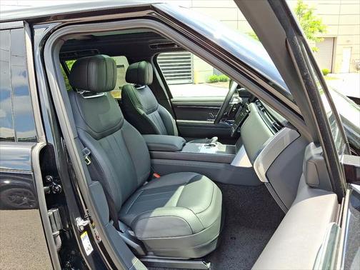 2025 Land Rover Range Rover P400 SE 7 Seat