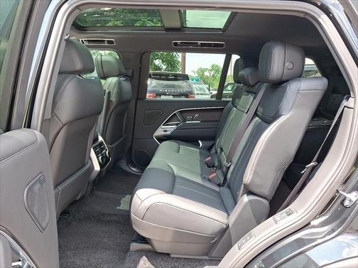 2025 Land Rover Range Rover P400 SE 7 Seat