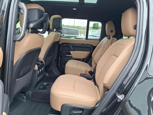 Santorini Black Metallic 2026 Land Rover Defender P400 X-Dynamic SE