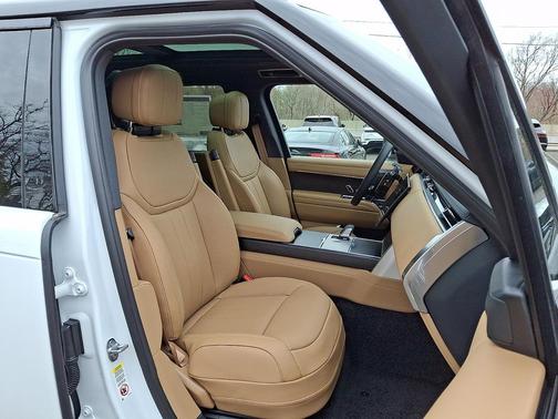 Fuji White 2026 Land Rover Range Rover P400 SE 7 Seat