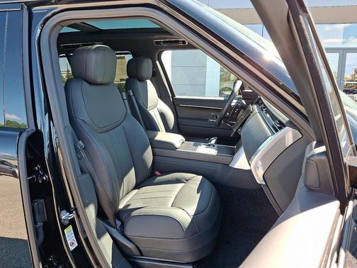 2025 Land Rover Range Rover P530 SE 7 Seat