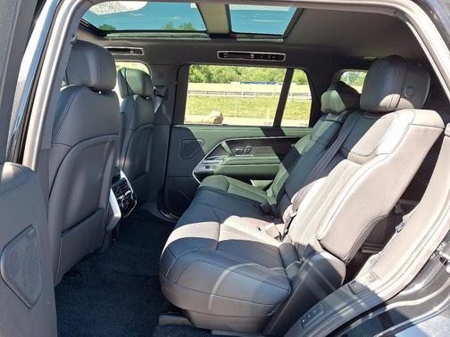 2025 Land Rover Range Rover P530 SE 7 Seat
