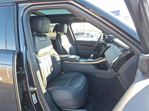 2026 Land Rover Range Rover Sport SE