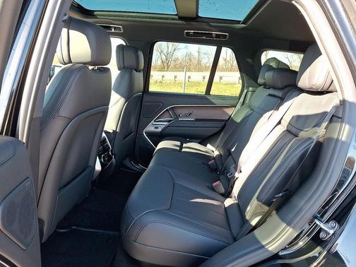 2025 Land Rover Range Rover P400 SE