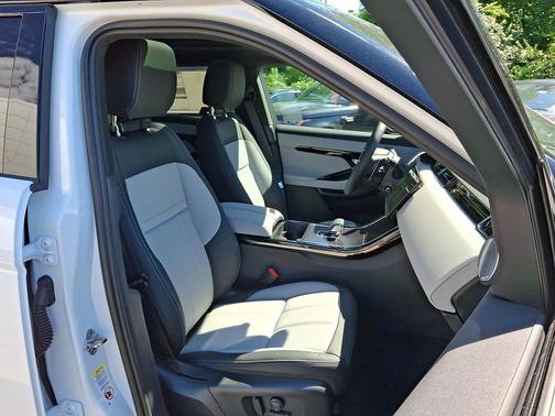 Fuji White 2026 Land Rover Range Rover Evoque Hoxton Edition