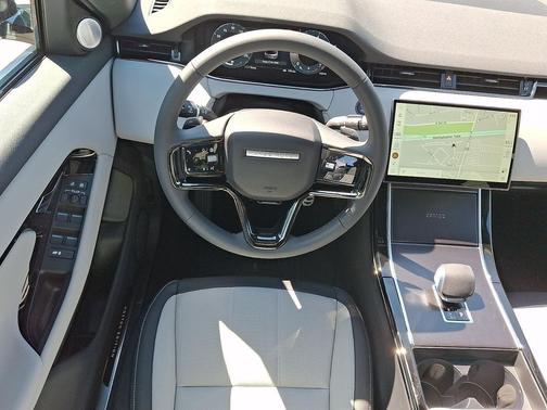 Fuji White 2026 Land Rover Range Rover Evoque Hoxton Edition