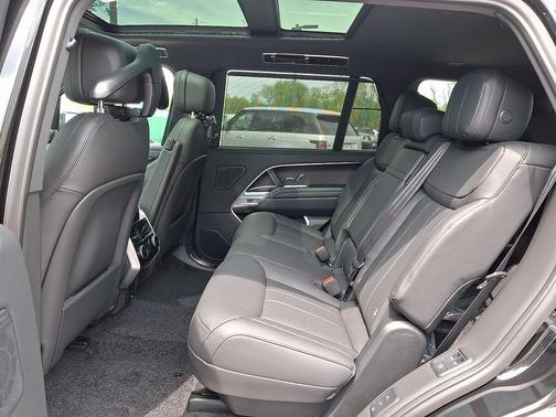 Santorini Black Metallic - 1AG 2026 Land Rover Range Rover P400 SE 7 Seat
