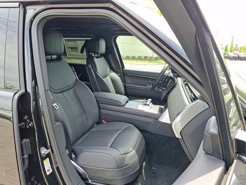 Santorini Black Metallic - 1AG 2026 Land Rover Range Rover P400 SE 7 Seat