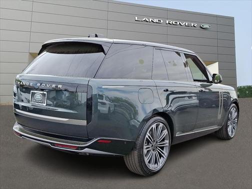 2025 Land Rover Range Rover P530 SE