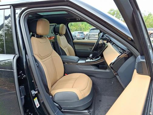 2025 Land Rover Range Rover Sport SE