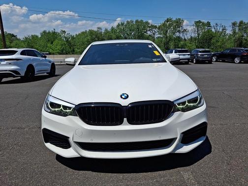 Alpine White 2019 BMW 530