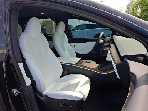 2023 Tesla Model X Standard Range