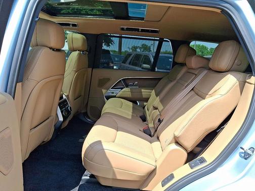 2025 Land Rover Range Rover P400 SE 7 Seat