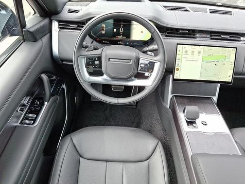 2025 Land Rover Range Rover P400 SE 7 Seat