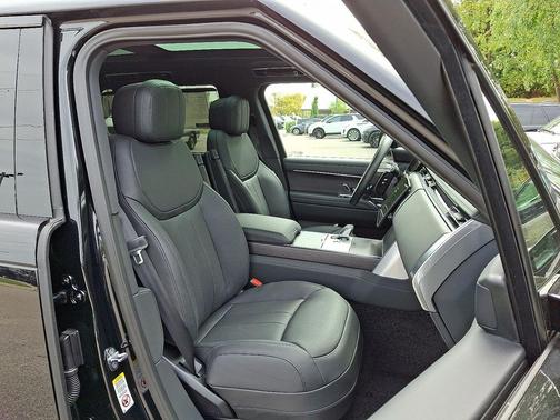 2025 Land Rover Range Rover P400 SE 7 Seat