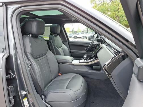 2025 Land Rover Range Rover Sport SE