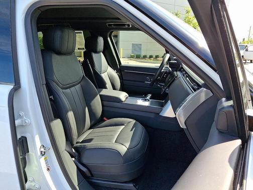 2025 Land Rover Range Rover P400 SE 7 Seat