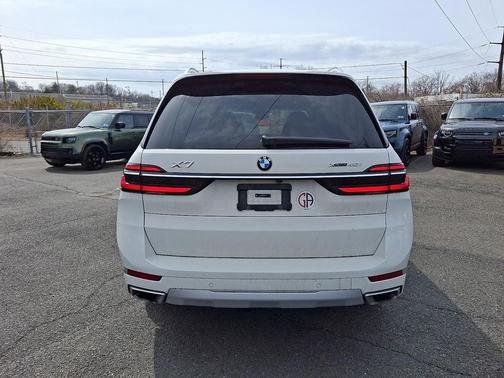 Alpine White 2024 BMW X7 xDrive40i