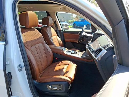 Alpine White 2024 BMW X7 xDrive40i